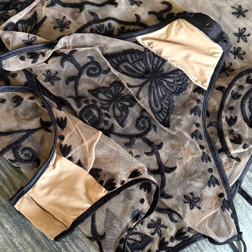Love & Lemons Mesh Embroidery Illusion Bodysuit Sleeveless Butterfly XS - Picture 7 of 12